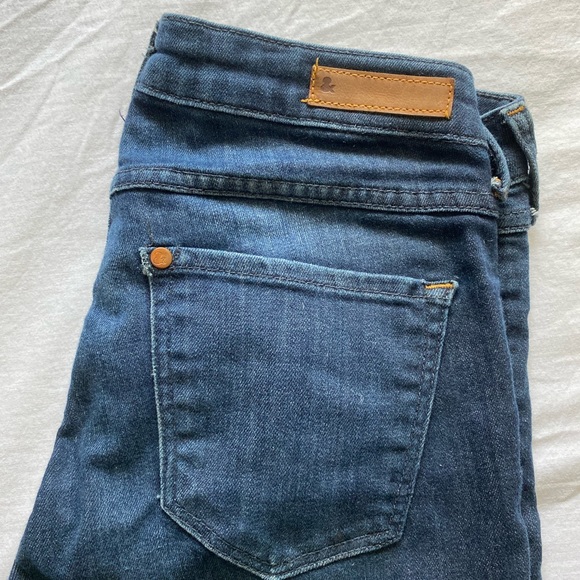 H&M Super skinny low waist medium wash denim jeans with Ripped knees - Picture 2 of 3